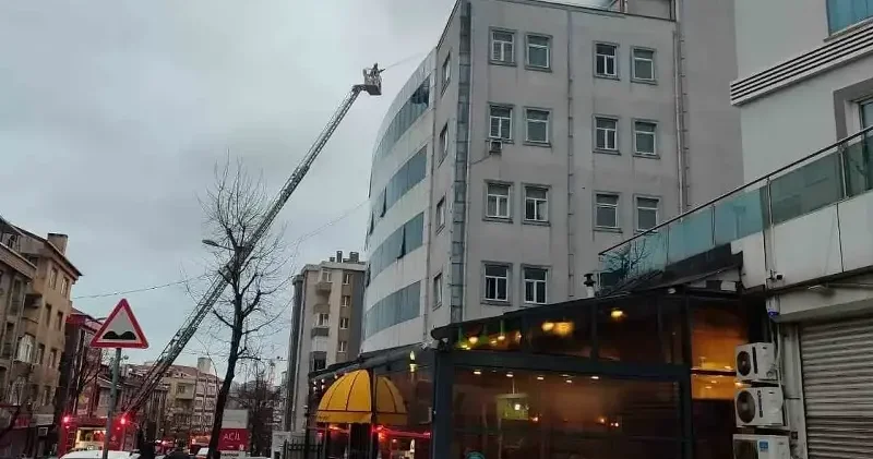 Yenidoğan çetesi soruşturmasında kapatılan hastanenin çatısında yangın çıktı Gündem Haberleri