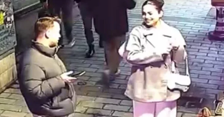 Kapalı Çarşı daki hırsız çift kamerada: Dükkan önünden alıp uzaklaştılar