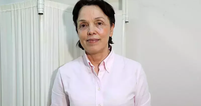 Kendi kendine muayene hayatını değiştirdi; erken tanı ile meme kanserini yendi