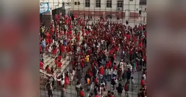 Öğrenciler istedi okul yönetimi kırmadı: Şanlıurfa daki bir ilkokulda çocuklar hep bir ağızdan Ey sevgili ilahisini söyledi VİDEO İZLE