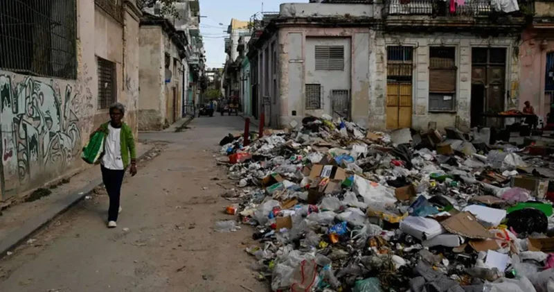 Küba karanlıkta: Yakıt krizi hayatı durma noktasına getirdi!