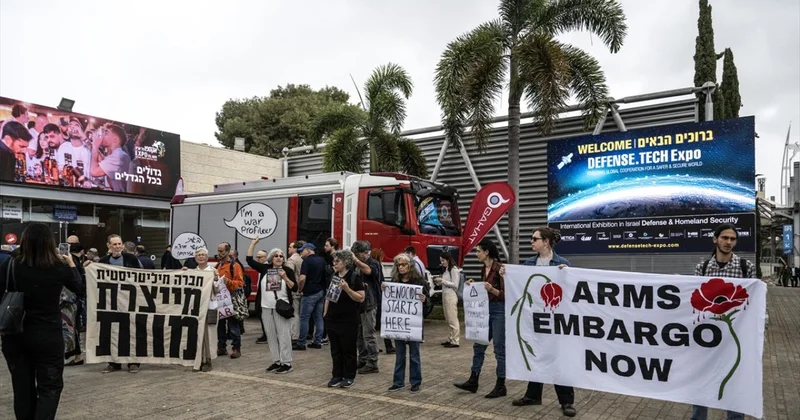 İsrailli aktivistlerden, Tel Aviv deki silah fuarında Gazze protestosu