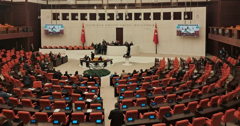 TBMM Başkanvekili Adan dan AKP li vekillere sert tepki: Gitmedikleri halde yoklama kağıdı gönderdiler