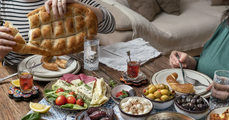İlk oruç için enerji depolayın! Ceviz, yumurta ve yeşilliklerle hazırlanan dengeli sahur menüsü önerisi!