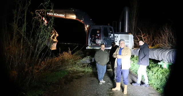 Aydın da Emirdoğan Çayı taştı Ekiplerin anında müdahalesi ile zarar oluşmadan dere yatağı genişletildi Aydın Haberleri