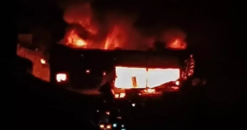 Halfeti de Yangın: Fabrikada Alevler Yükseldi