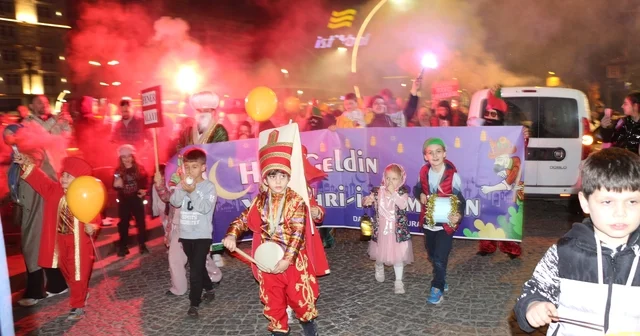 Rize de minikler ve aileleri Ramazan ayını fener alayı ile karşıladı Rize Haberleri