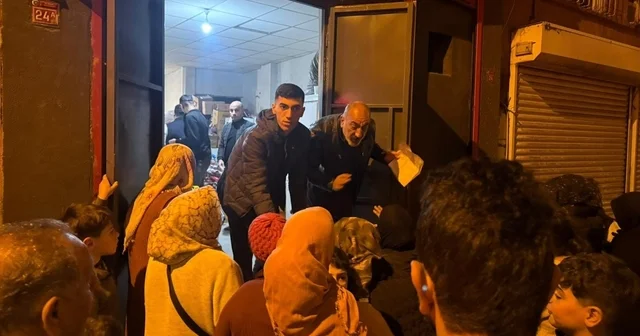 Ramazan ayı öncesi hayırseverler destek verdi, muhtar dağıttı Diyarbakır Haberleri