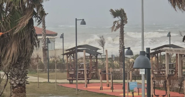 Doğu Akdeniz i sağanak ve fırtına vurdu (3) Hatay Haberleri