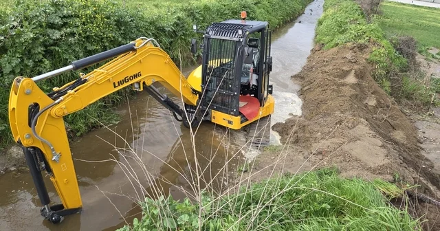 Yenipazar da yağış sonrası yol bakım ve parke çalışmaları sürüyor Aydın Haberleri