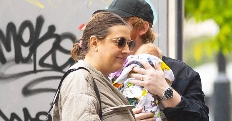 İki eski çocuk yıldız gizlice yuva kurmuştu... Sıra sıra doğan çocuklar yordu... Baba olmak beni korkuttu