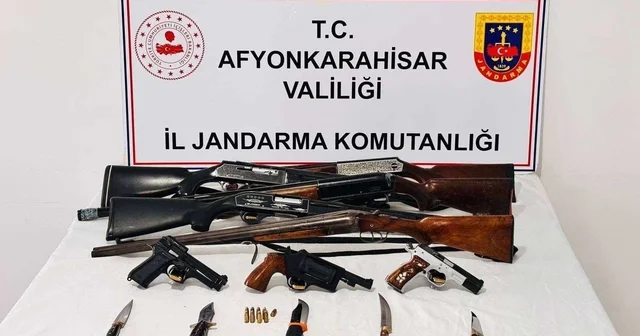 Jandarmadan ruhsatsız silah operasyonu: 8 gözaltı Afyonkarahisar Haberleri