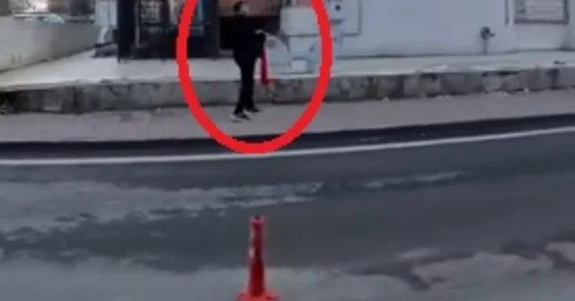 Yerdeki bayrağı koşarak aldı; o anlar kamerada Kayseri Haberleri