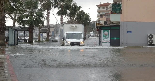 Kocaeli de lodos; deniz taştı, yollar göle döndü Kocaeli Haberleri