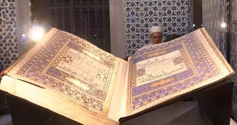 Osmanlı döneminin en büyük Mushafı Topkapı Sarayı nda ilk kez sergileniyor