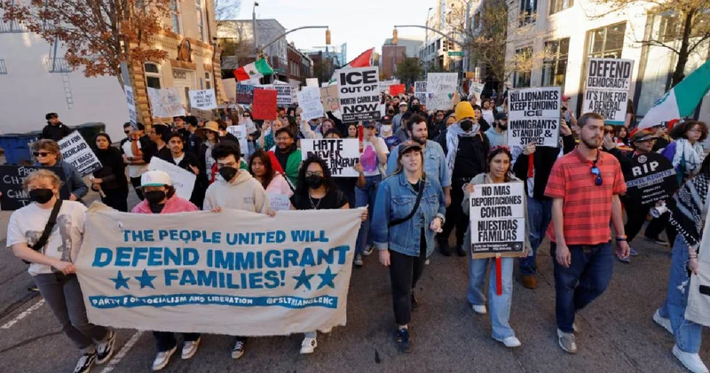 Kuzey Karolina da Ice protestosu: Göçmenler ticari kazanç değil!
