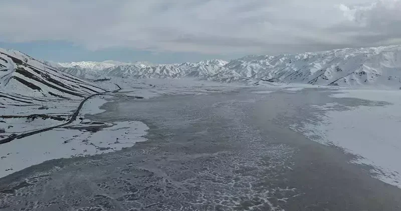 Buzu çözülmeye başlayan Nehil Sazlığı dron kamerasında