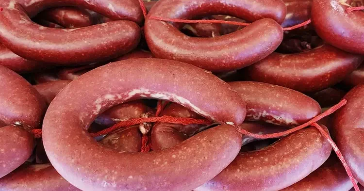 Dana sucukta gıda boyası!