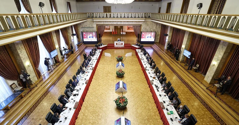 Rapor kabul edildi, sol partiler hayır verdi