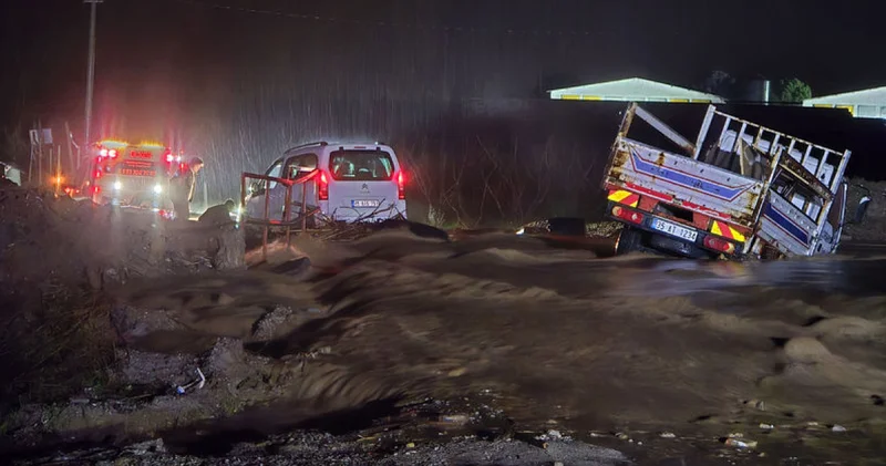 Manisa da panik! Derede sürüklendiler, kendi imkanlarıyla kurtuldular! Son dakika haberleri