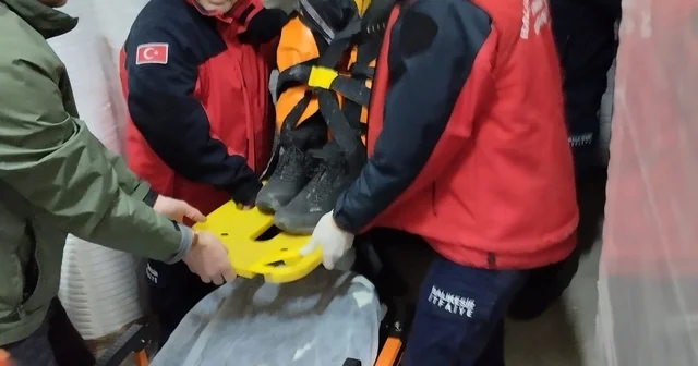 Balıkesir de asansör boşluğuna düşen adam itfaiye ekiplerince kurtarıldı Balıkesir Haberleri