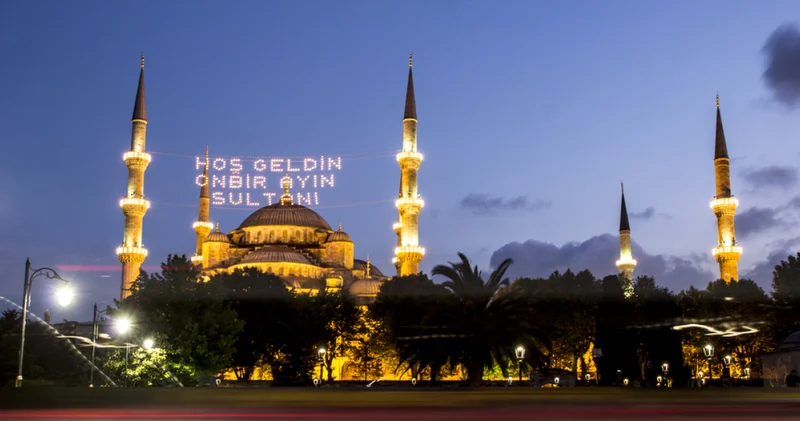 İstanbul İmsakiye 2026 İstanbul da ilk sahur vakti ne zaman ve ezan saat kaçta okunuyor? İftar saati ve oruç imsak saatleri (Diyanet Ramazan İmsakiyesi)