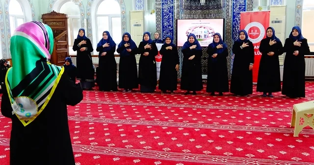 Tavşanlı da engel tanımayan Kur an sevgisi Görme engelli öğrencilerin Braille alfabesiyle Kur an ı Kerim tilaveti ve işitme engellilerin işaret diliyle seslendirdiği ilahiler katılımcıları duygulandırdı Kütahya Haberleri