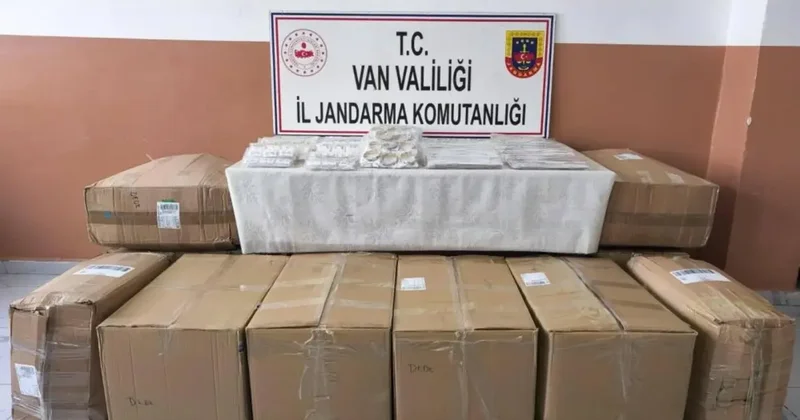 Van da 17 bin 160 adet kaçak bijuteri malzemesi ele geçirildi