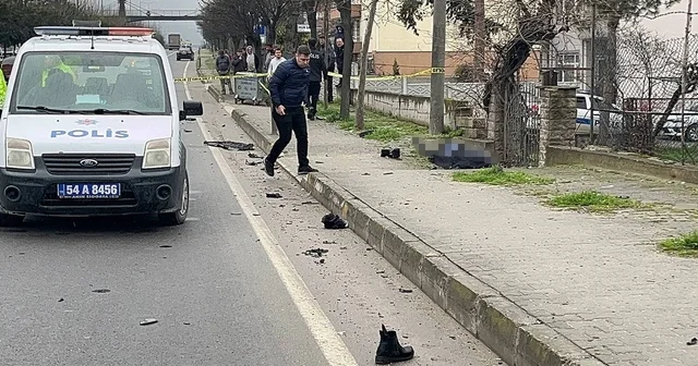 D 650 de feci kaza: Otomobilin çarptığı anne yaralandı, kızı hayatını kaybetti Sakarya Haberleri