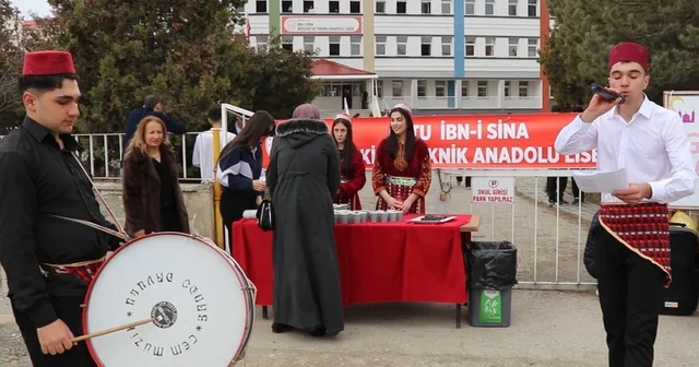 Hoş geldin Ramazan etkinliğinde hurma ve şerbet ikramı Erzurum Haberleri