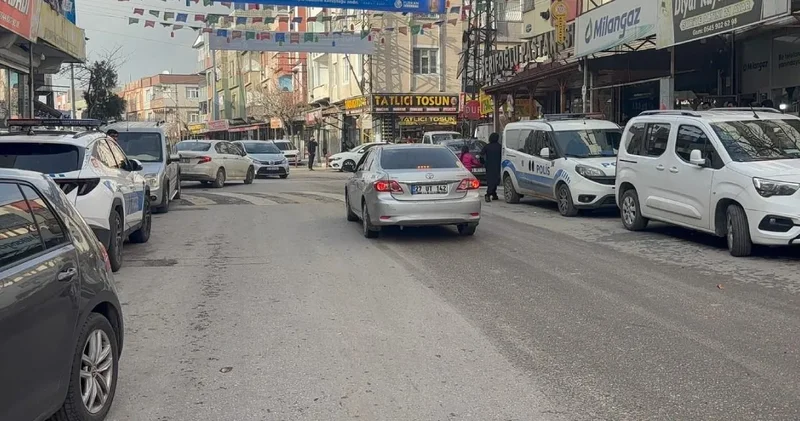 Kuyumcular soyguncuların hedefinde! Yüzde maske elde silah: 1 kilo altın çaldılar