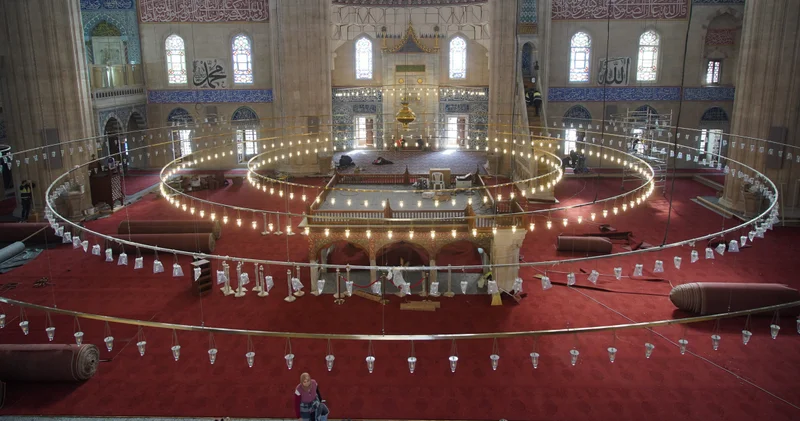 Mimar Sinan ın ustalık eseri Selimiye ye metrekaresinde 729 bin ilmekli özel halı