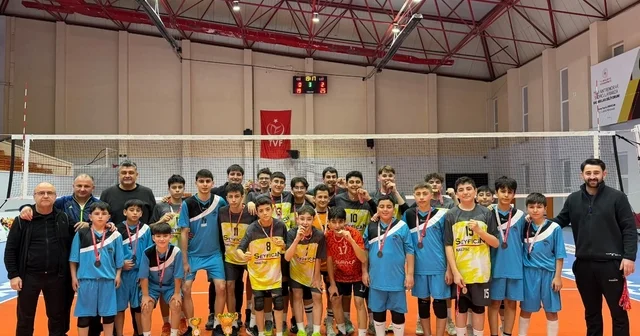 Küçük Erkekler Voleybol Süper Ligi maçları tamamlandı Kayseri Haberleri