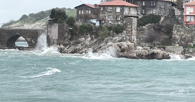 Amasra da rüzgar; dalga boyu 2 metreye ulaştı Bartın Haberleri