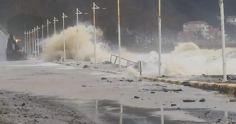 Yalova da deniz suyu taştı! AFAD ekipleri bölgeye sevk edildi
