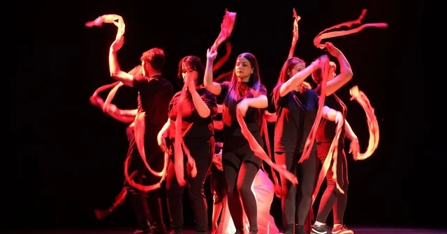 KO MEK kursiyerlerinden teknoloji bağımlılığına mizahi eleştiri Kocaeli Haberleri