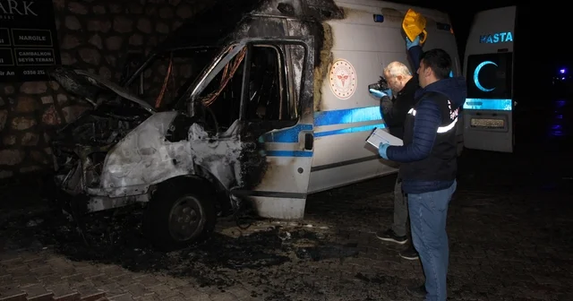 Ambulans alev aldı: Kahraman şoför, hasta ve yakınlarını kurtardı, oksijen tüplerinin patlamasını önledi Amasya Haberleri