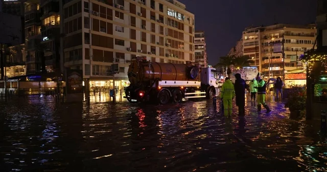 Prof. Dr. Yaşar: İzmir her yıl çöküyor İzmir Haberleri