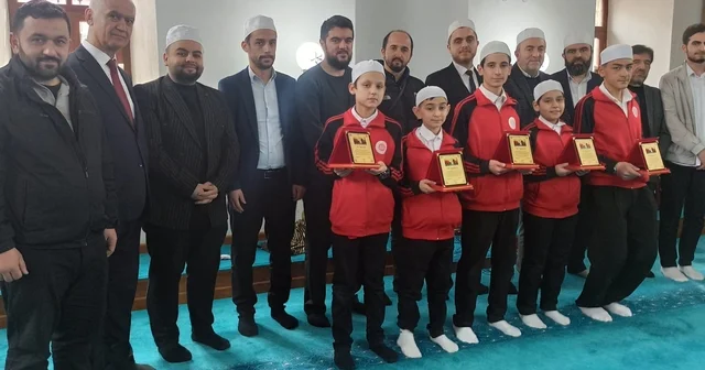 Küçük hafızlar plaket ile ödüllendirildiler Zonguldak Haberleri