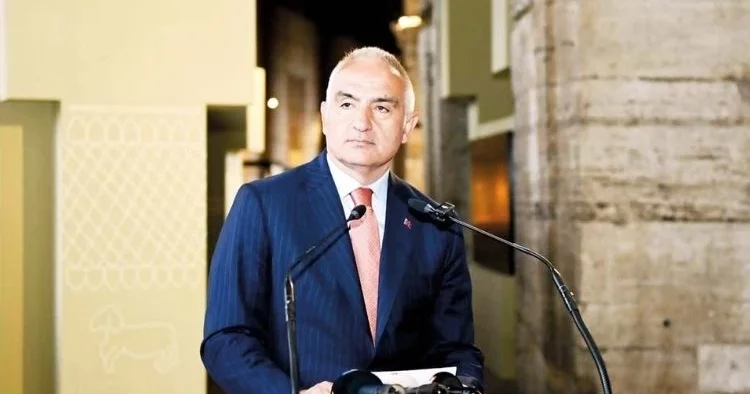 Çalınan İznik Çinileri Türkiye’de