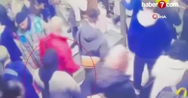 Sultanahmet te yankesicilik yapan 2 kadın suçüstü yakalandı