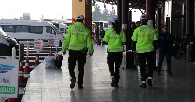 Eskişehir de bayram yolculuğu öncesi vatandaşlara emniyet kemerinin önemi anlatıldı Eskişehir Haberleri