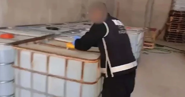 İzmir merkezli 4 ilde operasyon; 40,2 ton taklit etiketli etil alkol ele geçirildi İzmir Haberleri