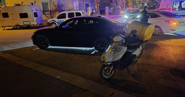 Önüne araç çıkınca motosikleti deviren kurye yaralandı Eskişehir Haberleri