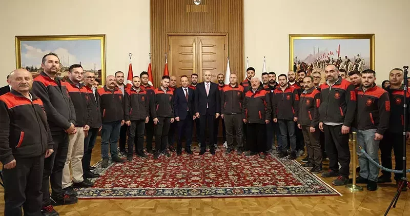 TBMM Başkanı Kurtulmuş, Meclis personeliyle bayramlaştı