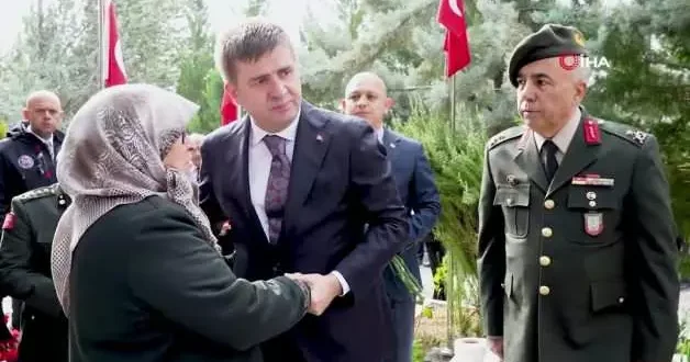Şehit annesinin sözleri yürek yaktı! Kırıkkale Valisi gözyaşlarını tutamadı