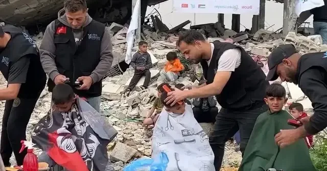 Gazzeli çocuklara bayram öncesi saç kesimi ve kıyafet dağıtımı yapıldı VİDEO İZLE