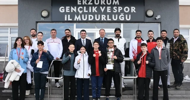 Şampiyon taekwondocular ödüllendirildi Erzurum Haberleri