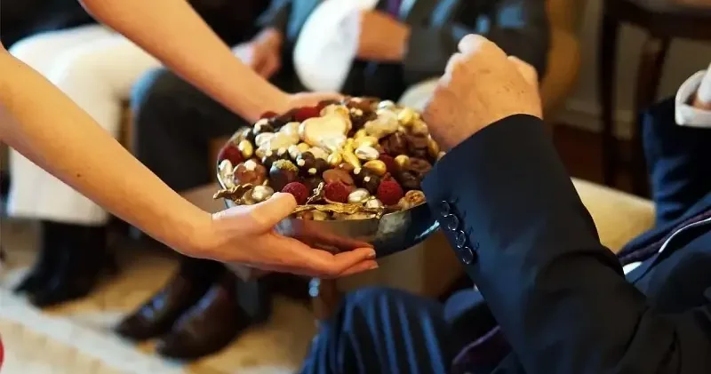 Bayramda herkes aynı hatayı yapıyor: Bu yiyecekleri tüketenler dikkat Sağlık Haberleri