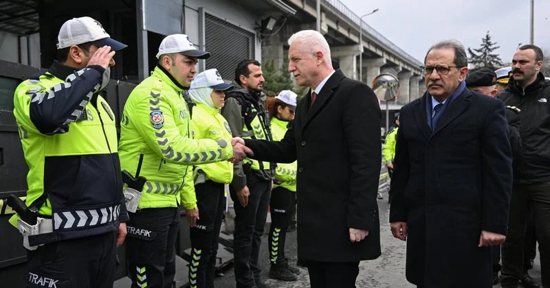 İstanbul Valisi Gül, polis denetim noktasını ziyaret etti